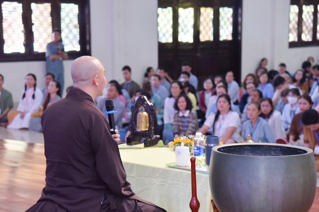 Khóa tu “Một ngày sống thiền” cùng thầy Pháp Nhật