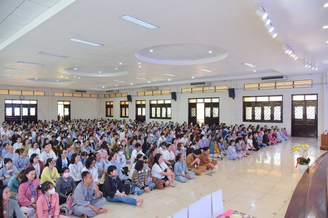 Khóa tu “Một ngày sống thiền” cùng thầy Pháp Nhật