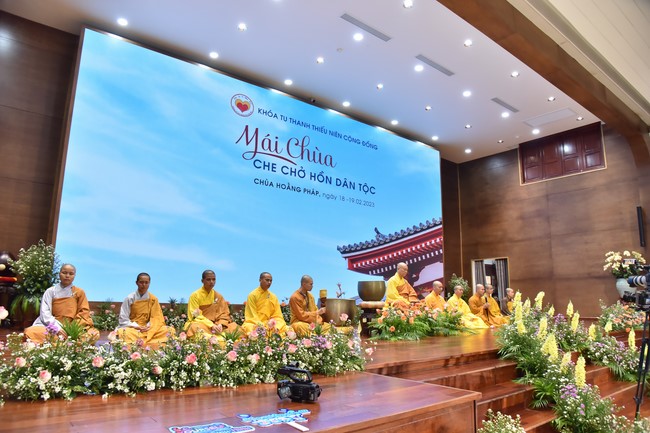 The temple protecting the nation's soul Retreat of Nhan Sinh Club.