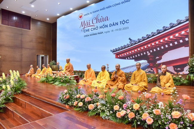 The temple protecting the nation's soul Retreat of Nhan Sinh Club.