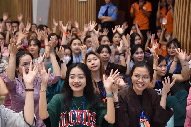 The temple protecting the nation's soul Retreat of Nhan Sinh Club.