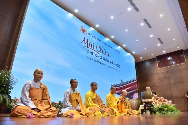 The temple protecting the nation's soul Retreat of Nhan Sinh Club.