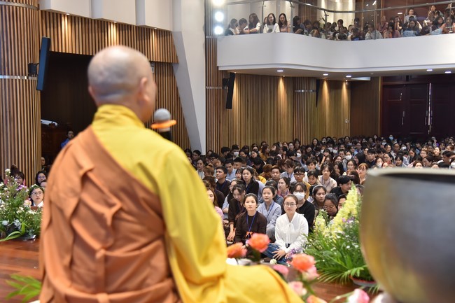 The temple protecting the nation's soul Retreat of Nhan Sinh Club.