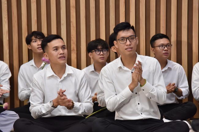 The temple protecting the nation's soul Retreat of Nhan Sinh Club.