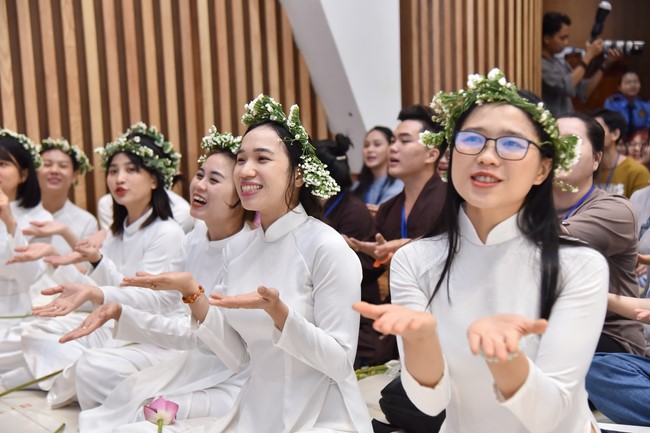 The temple protecting the nation's soul Retreat of Nhan Sinh Club.