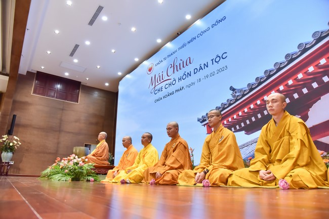The temple protecting the nation's soul Retreat of Nhan Sinh Club.