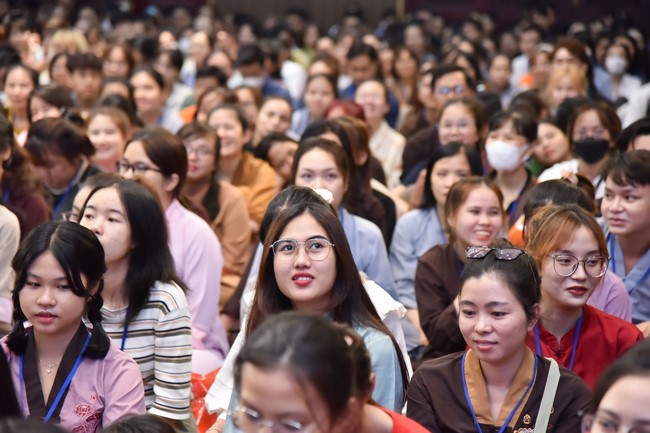 The temple protecting the nation's soul Retreat of Nhan Sinh Club.
