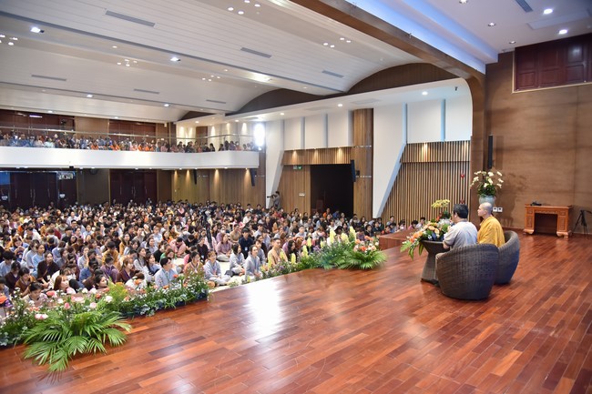 The temple protecting the nation's soul Retreat of Nhan Sinh Club.