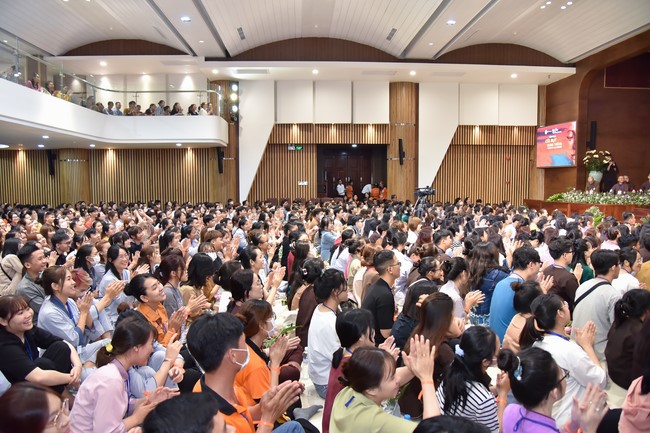 The temple protecting the nation's soul Retreat of Nhan Sinh Club.