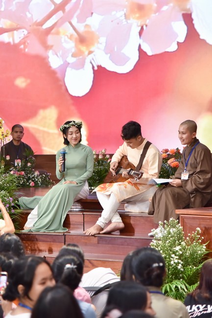 The temple protecting the nation's soul Retreat of Nhan Sinh Club.