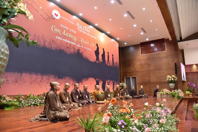 The temple protecting the nation's soul Retreat of Nhan Sinh Club.