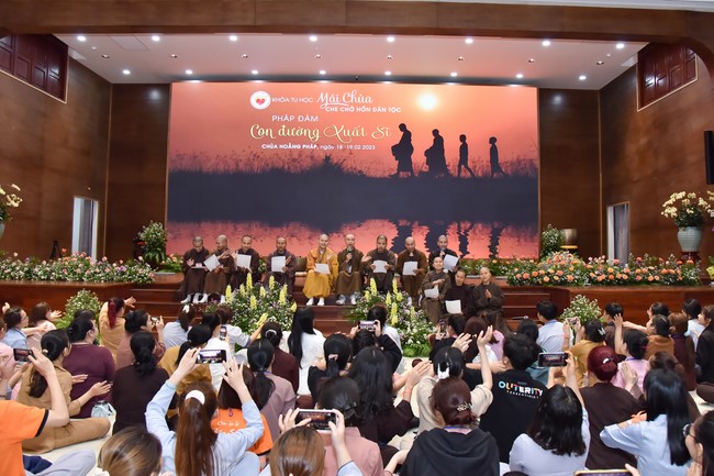 The temple protecting the nation's soul Retreat of Nhan Sinh Club.