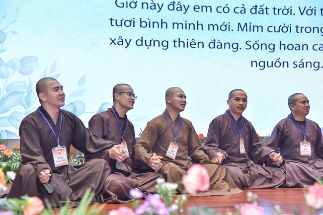 The temple protecting the nation's soul Retreat of Nhan Sinh Club.