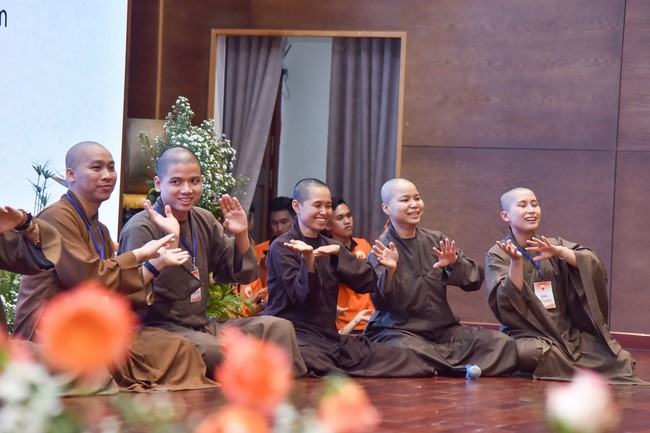 The temple protecting the nation's soul Retreat of Nhan Sinh Club.