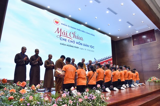 The temple protecting the nation's soul Retreat of Nhan Sinh Club.