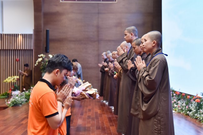 The temple protecting the nation's soul Retreat of Nhan Sinh Club.