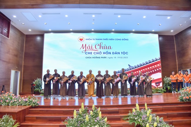 The temple protecting the nation's soul Retreat of Nhan Sinh Club.