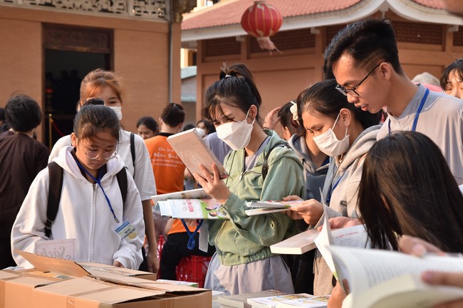 The temple protecting the nation's soul Retreat of Nhan Sinh Club.