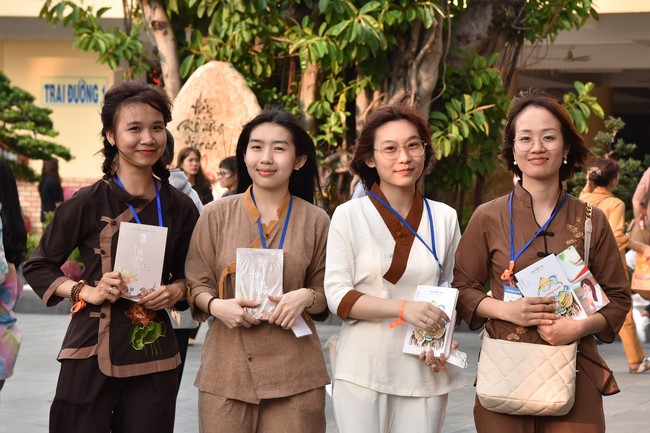 The temple protecting the nation's soul Retreat of Nhan Sinh Club.