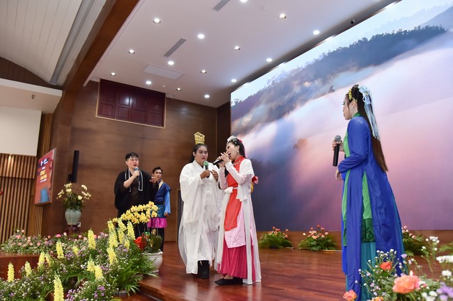 The temple protecting the nation's soul Retreat of Nhan Sinh Club.