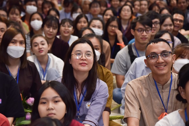 The temple protecting the nation's soul Retreat of Nhan Sinh Club.