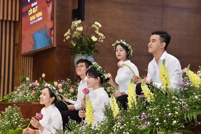 The temple protecting the nation's soul Retreat of Nhan Sinh Club.