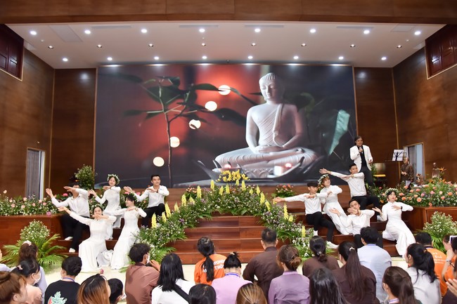 The temple protecting the nation's soul Retreat of Nhan Sinh Club.