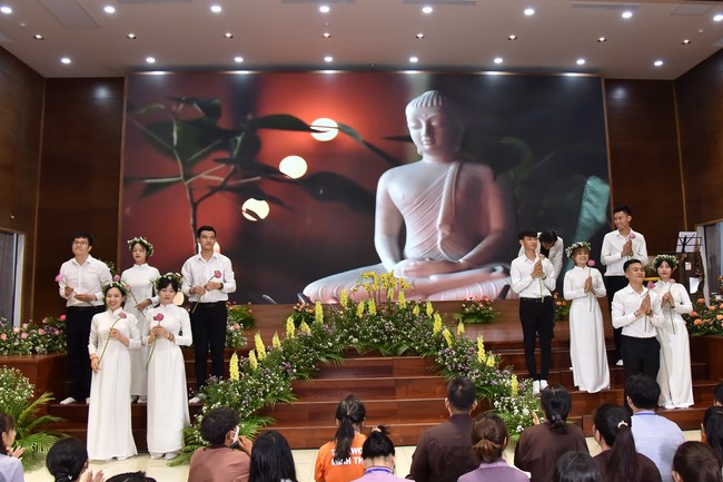 The temple protecting the nation's soul Retreat of Nhan Sinh Club.