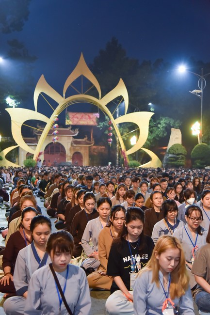 The temple protecting the nation's soul Retreat of Nhan Sinh Club.