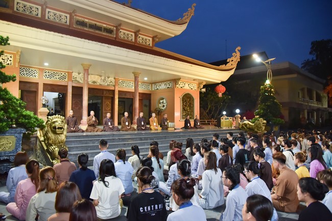 The temple protecting the nation's soul Retreat of Nhan Sinh Club.