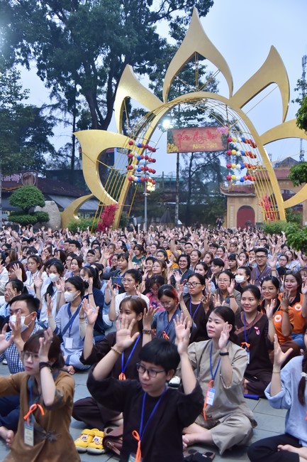 The temple protecting the nation's soul Retreat of Nhan Sinh Club.