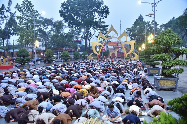 The temple protecting the nation's soul Retreat of Nhan Sinh Club.