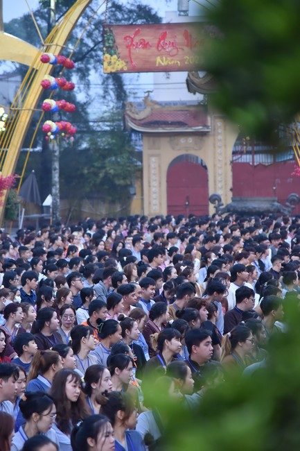 The temple protecting the nation's soul Retreat of Nhan Sinh Club.