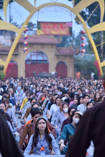 The temple protecting the nation's soul Retreat of Nhan Sinh Club.