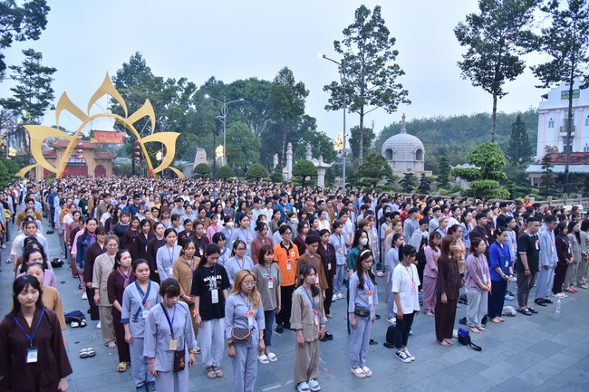 The temple protecting the nation's soul Retreat of Nhan Sinh Club.