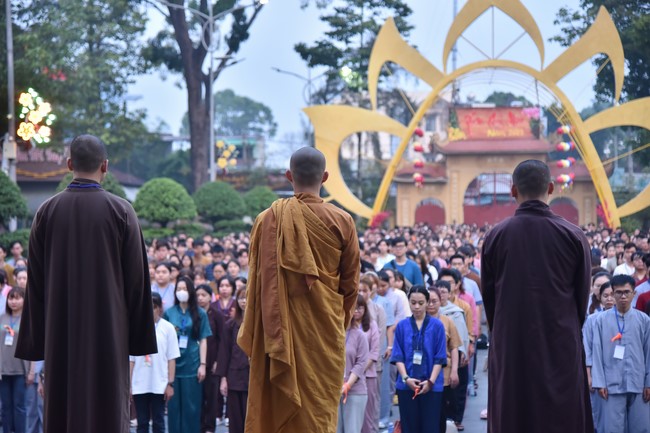 The temple protecting the nation's soul Retreat of Nhan Sinh Club.