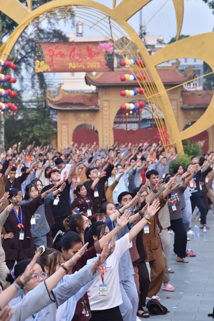 The temple protecting the nation's soul Retreat of Nhan Sinh Club.