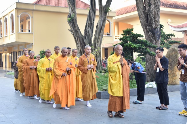 The temple protecting the nation's soul Retreat of Nhan Sinh Club.