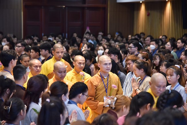 The temple protecting the nation's soul Retreat of Nhan Sinh Club.
