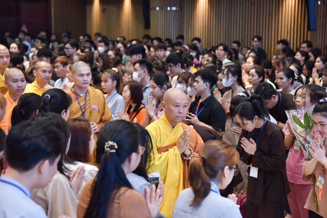 The temple protecting the nation's soul Retreat of Nhan Sinh Club.
