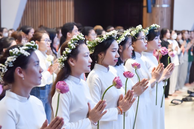 The temple protecting the nation's soul Retreat of Nhan Sinh Club.