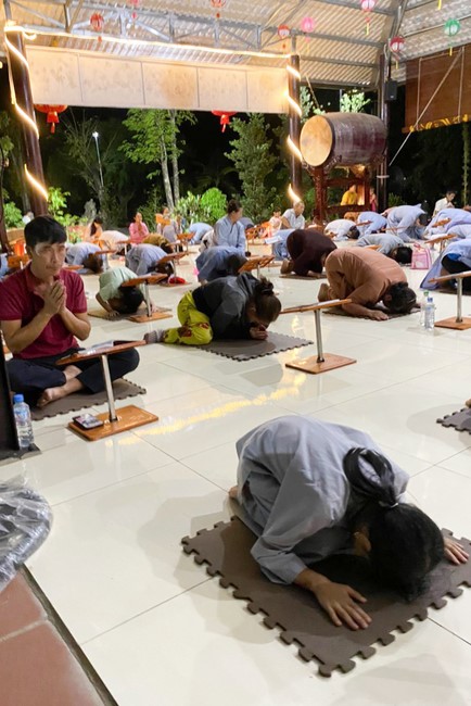 Repentant ceremony on Jan. 29th, Year of the Cat at     Suoi Phap Pagoda