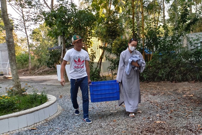Handing over tortoises and pigeons at Dau Tieng Wildlife Conservation Station, Binh Duong