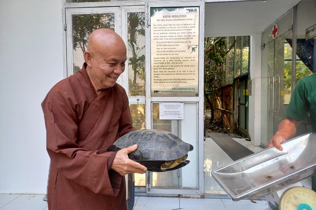 Handing over tortoises and pigeons at Dau Tieng Wildlife Conservation Station, Binh Duong