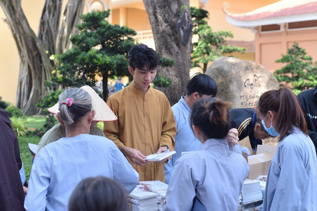 Tu niệm Phật một ngày