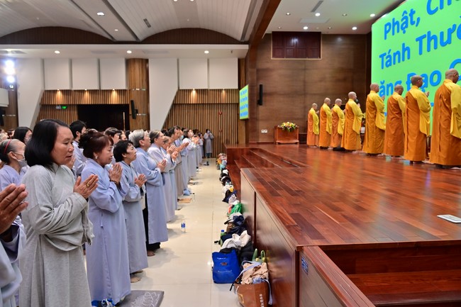 Tu niệm Phật một ngày