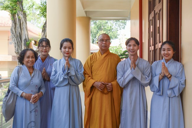 Tu niệm Phật một ngày