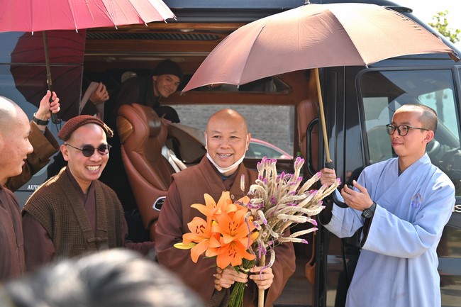 Visit Quynh Nhai spiritual complex and Da River Hydroelectric Lake in the fifth day of propagation trip in the Northern