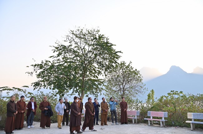 Visit Quynh Nhai spiritual complex and Da River Hydroelectric Lake in the fifth day of propagation trip in the Northern