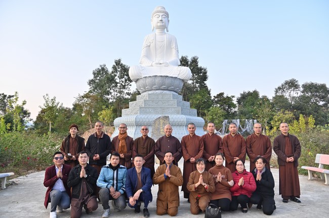 Visit Quynh Nhai spiritual complex and Da River Hydroelectric Lake in the fifth day of propagation trip in the Northern